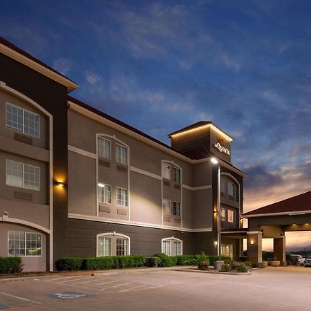 La Quinta By Wyndham Bridgeport Hotel Exterior foto