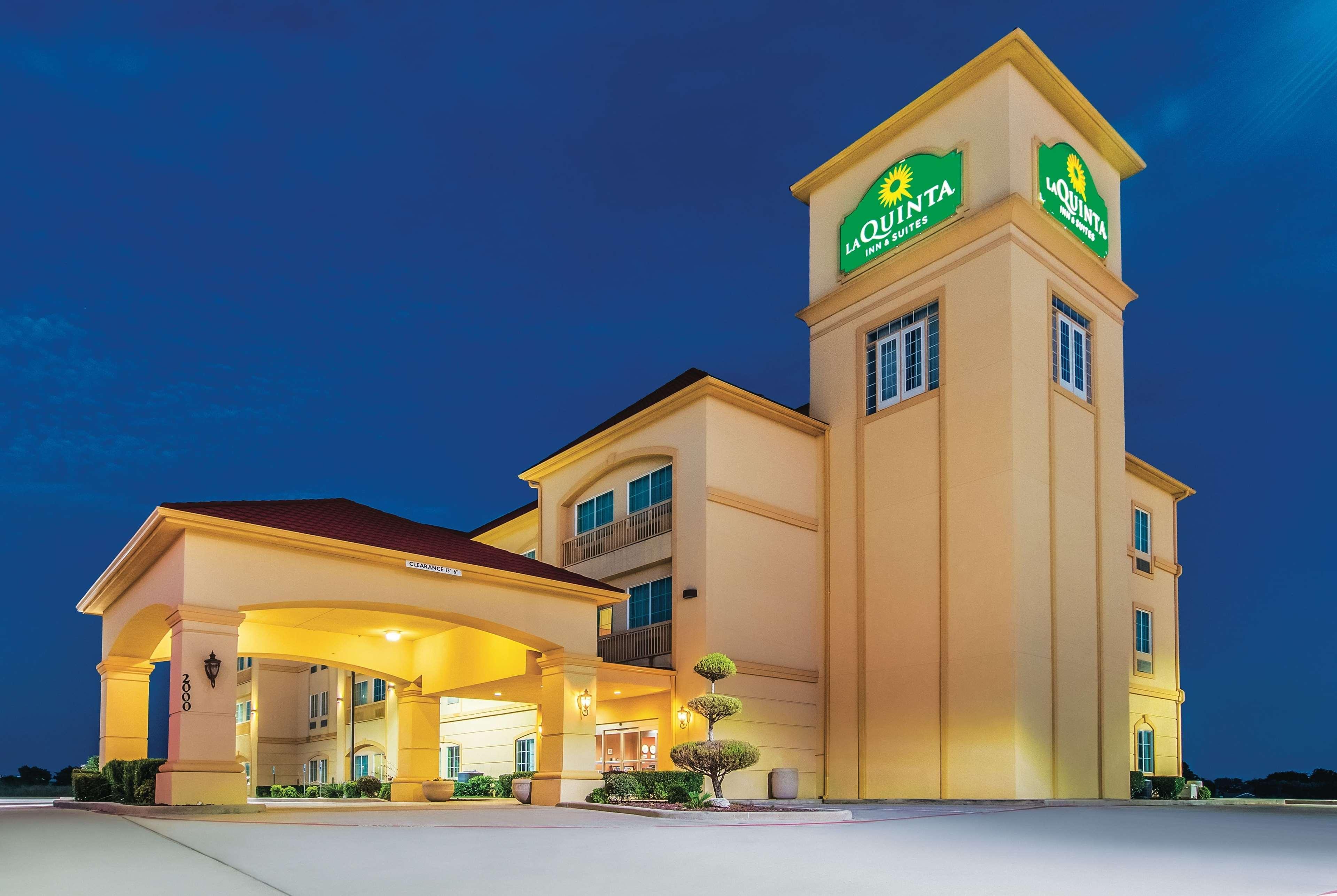 La Quinta By Wyndham Bridgeport Hotel Exterior foto