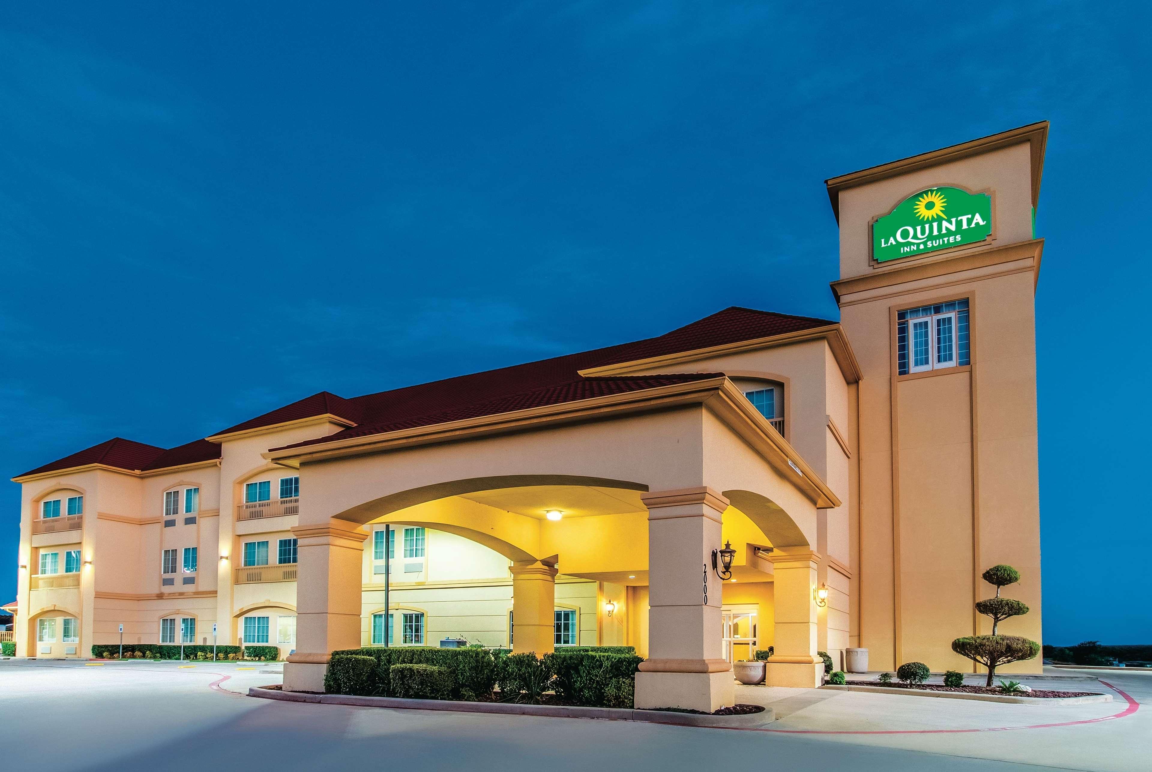 La Quinta By Wyndham Bridgeport Hotel Exterior foto