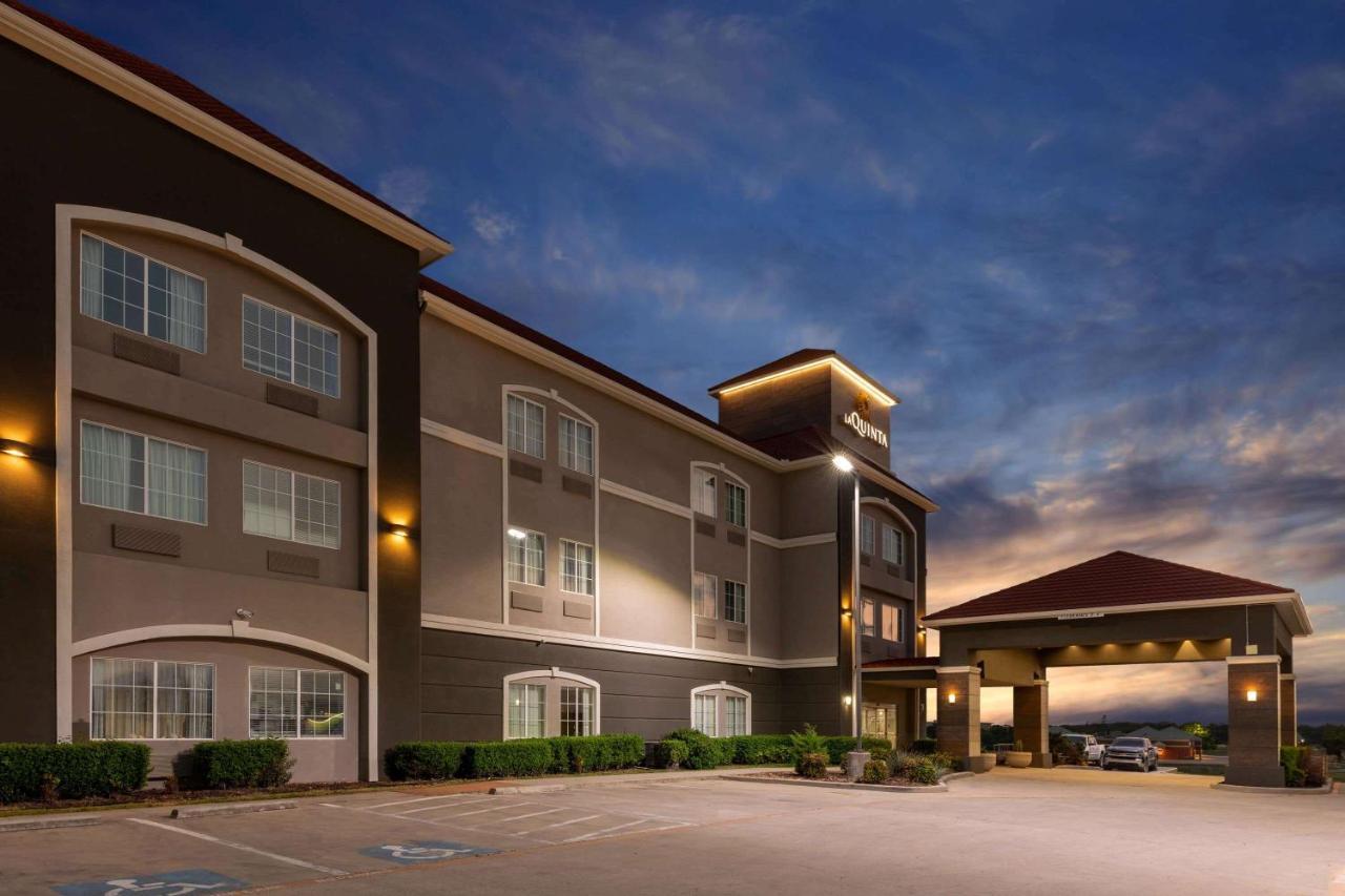 La Quinta By Wyndham Bridgeport Hotel Exterior foto